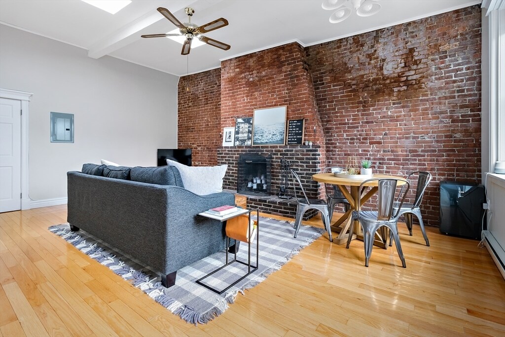 Building Photo - 127 Marlborough St
