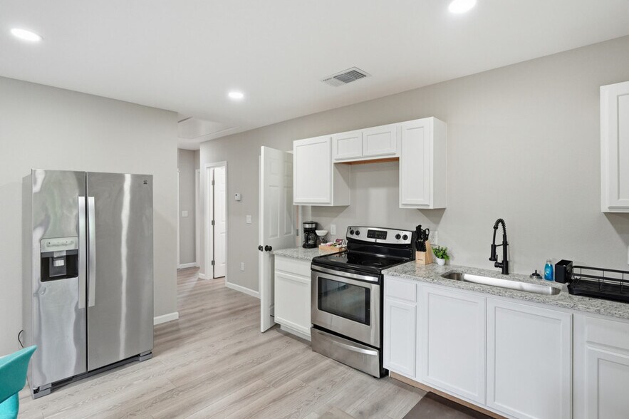 Building Photo - 830 Porter St