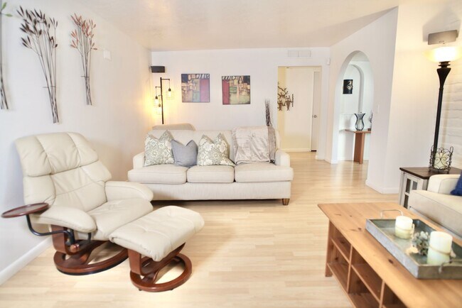 Building Photo - 4 Bedroom Furnished in Catalina Foothills ...