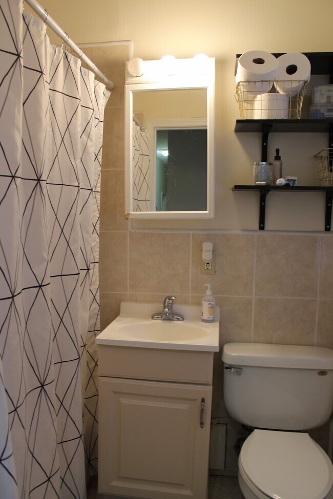 Building Photo - 465 Park Dr