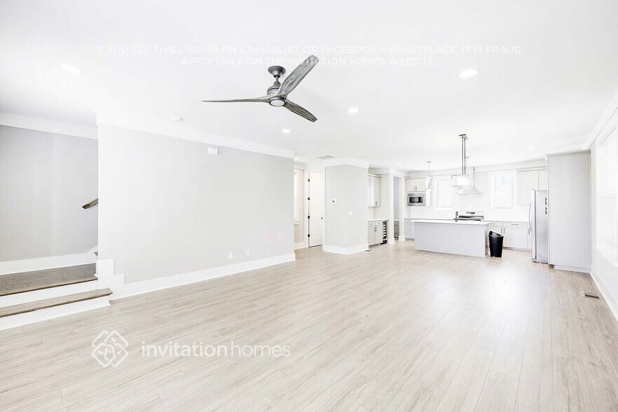 Building Photo - 647 Vernon Ave