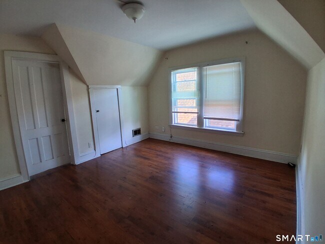 Building Photo - 135 Sherwood Ave