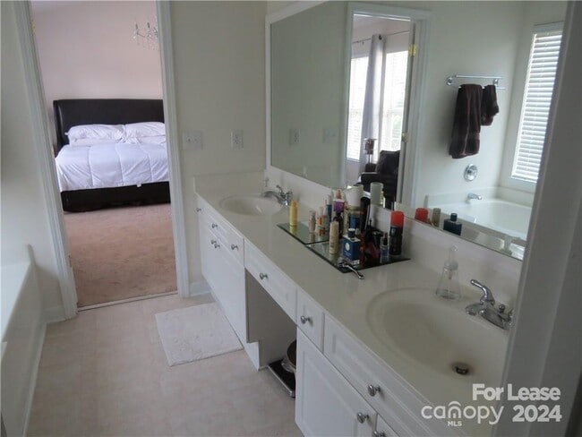 Building Photo - 1003 Basin Ct