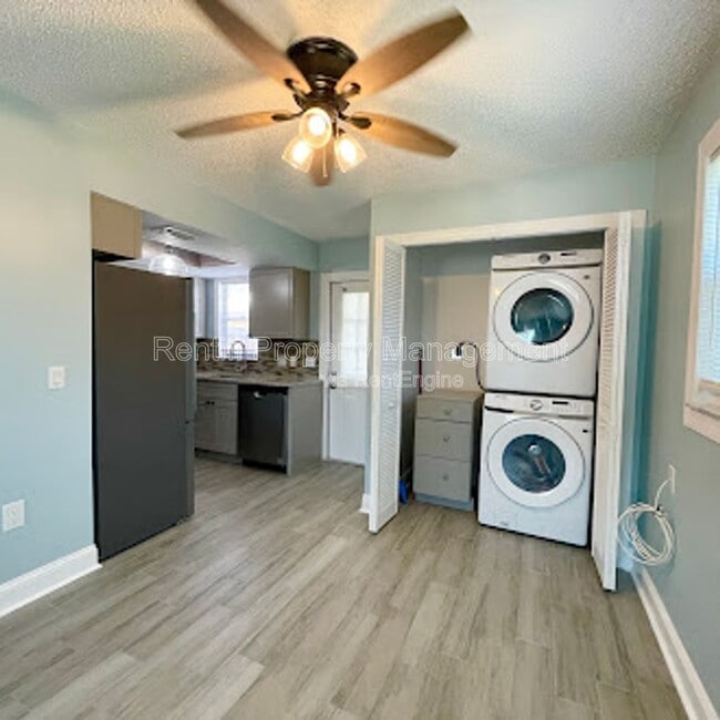 Building Photo - 17325 Whitewater Ct