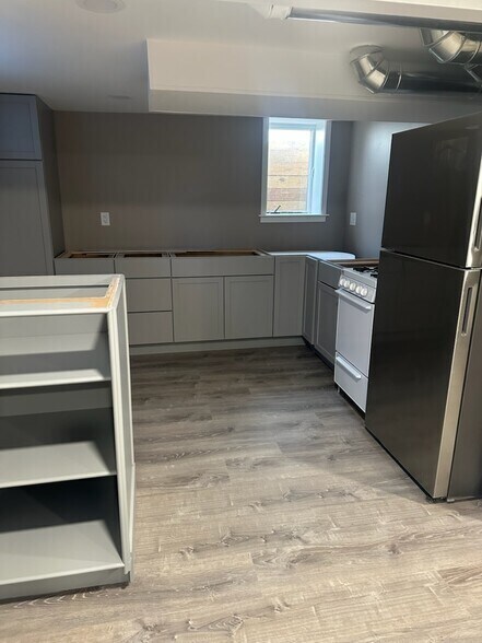 Building Photo - 309 W Hoover Ave