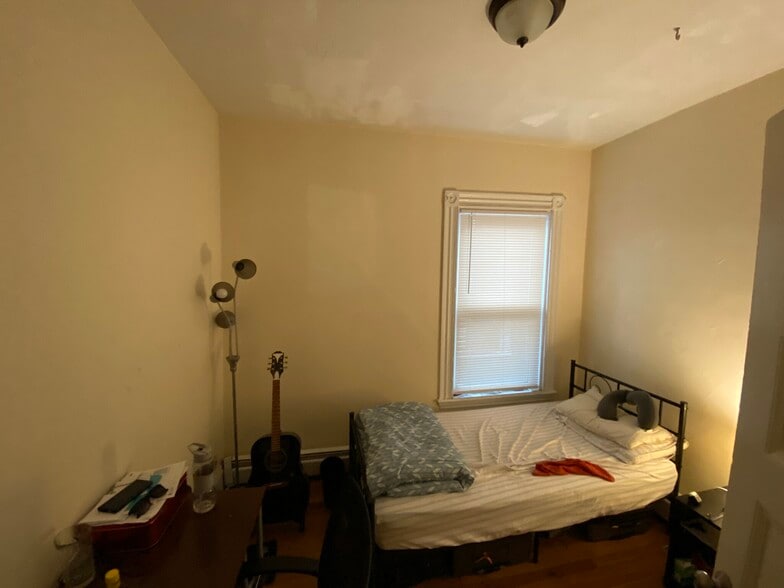 Building Photo - 96 Hillside St