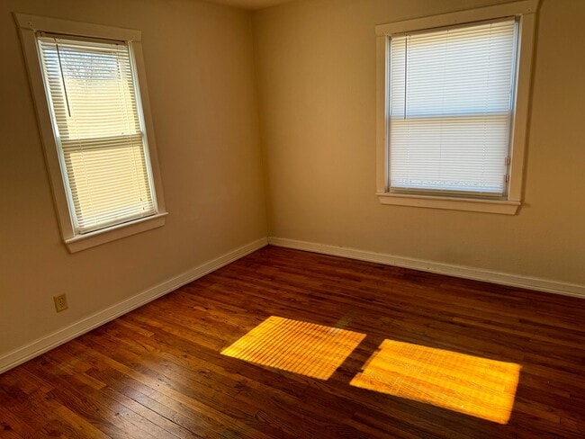Building Photo - 3 bedroom Kenosha cape cod