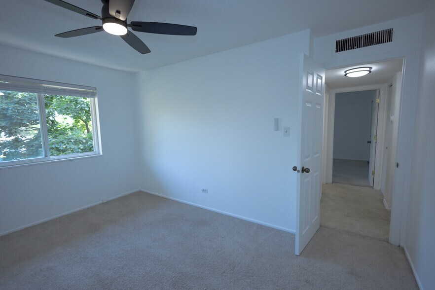 Building Photo - 930 Beau Dr