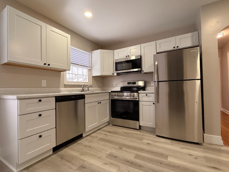 Building Photo - 714 Pershing St