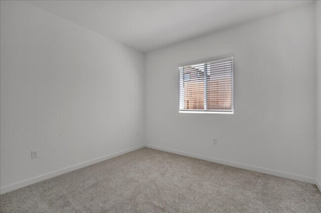 Building Photo - 12658 Rosefinch Wy