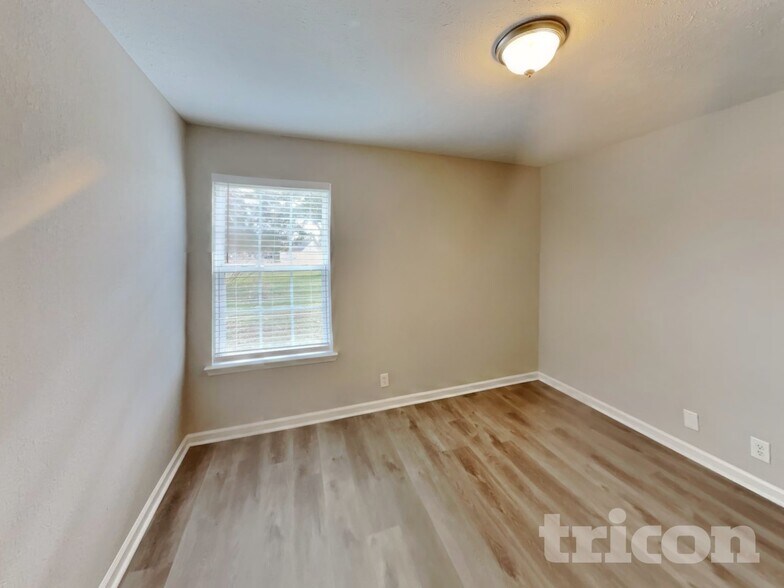 Building Photo - 1116 S Hampton Cl