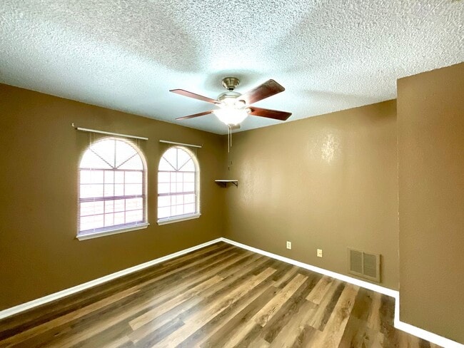 Building Photo - 7326 Putter Ln