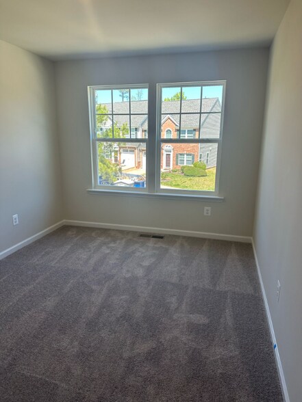 Building Photo - 5644 Yellow Jasmine Ter