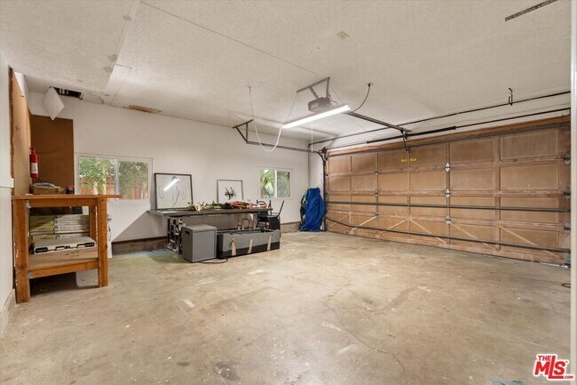 Building Photo - 5216 Sale Ave