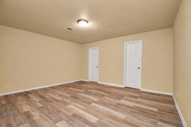 Building Photo - 5714 Doulton Dr