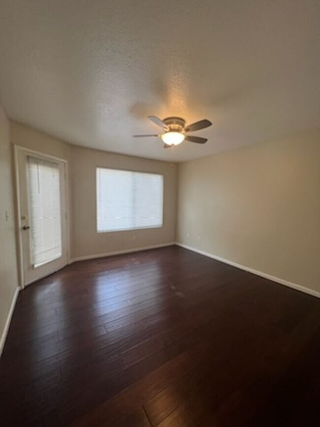 Building Photo - 1 Bedroom Condo Located in Canyon Willow!!