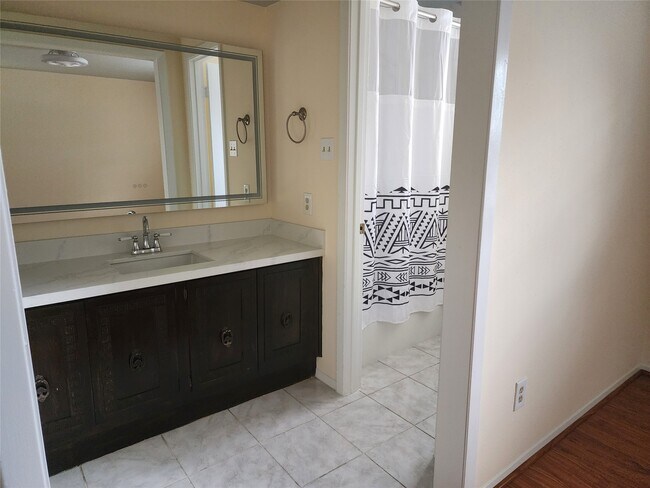 Building Photo - 9110 Grape St