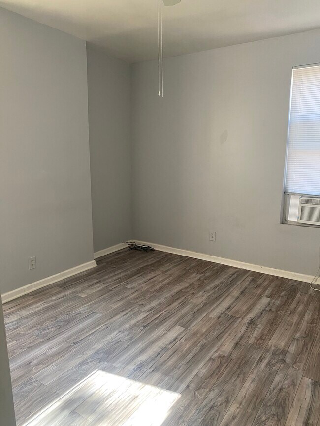 Building Photo - 3209 Iowa Ave