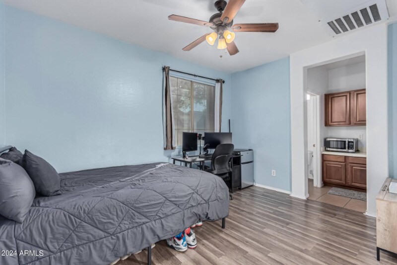 Building Photo - 6924 W Southgate Ave