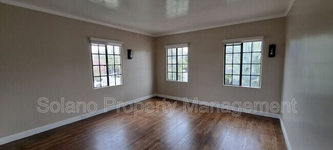 Building Photo - 290 E B St