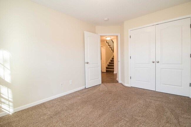 Building Photo - 992-C S Ash Ridge Dr