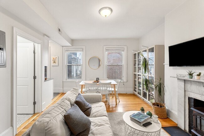 Building Photo - 62 W Cedar St