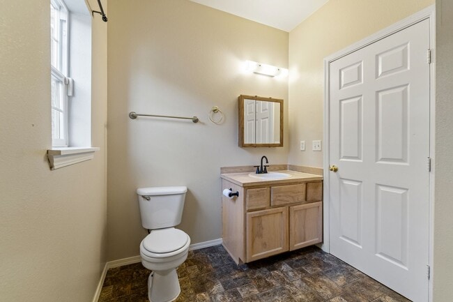 Building Photo - MOVE-IN SPECIAL! $500 plus Security Deposi...