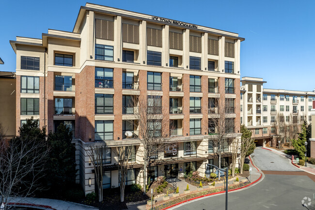 Building Photo - 1105 Town Brookhaven Apartments