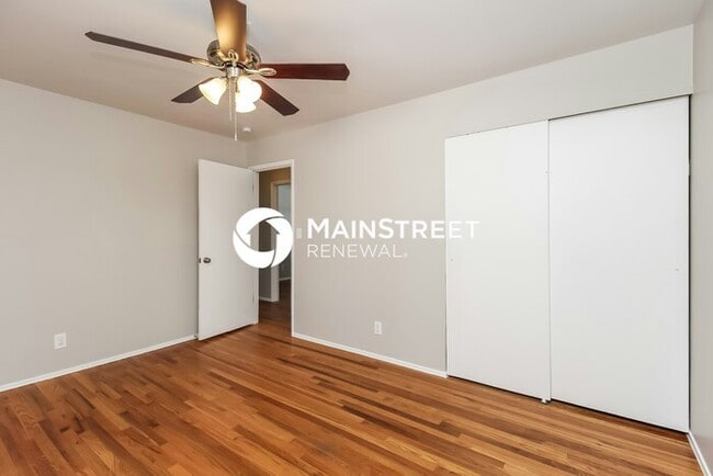 Building Photo - 3 Bedroom Pet-Friendly Home in INDEPENDENC...