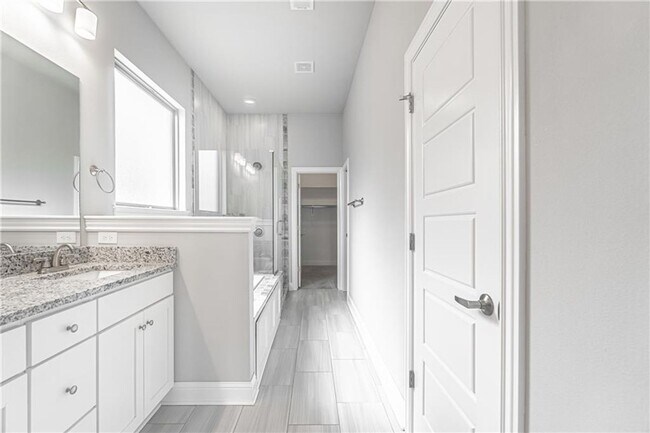 Building Photo - Superb 3 bedroom 2 bath home in Bentonvill...