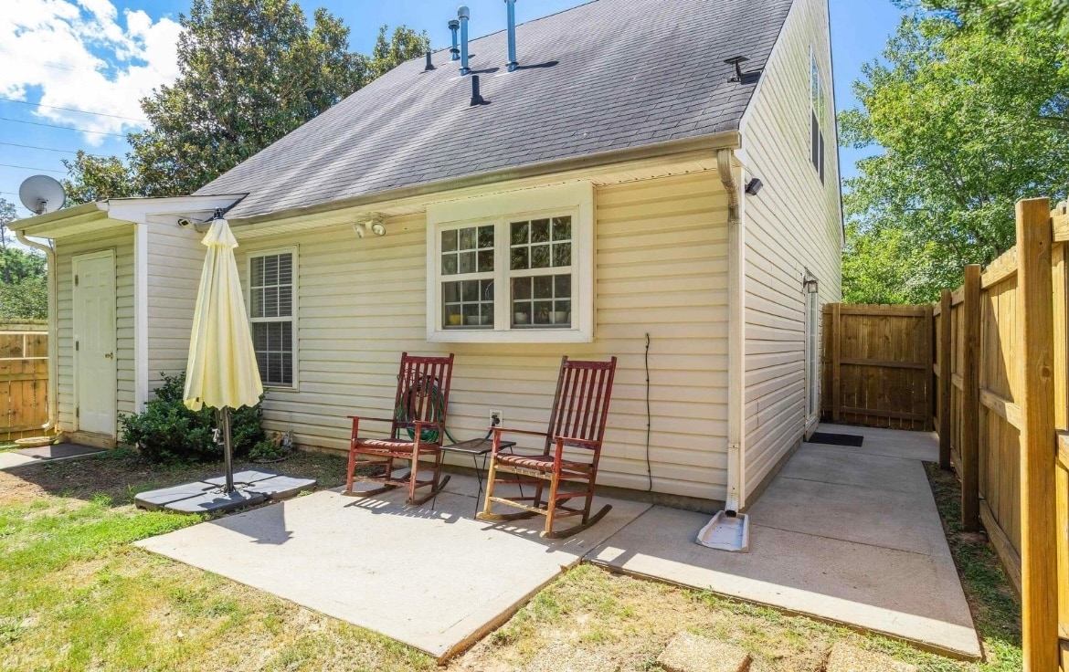 Building Photo - 100 Glenlea Ln