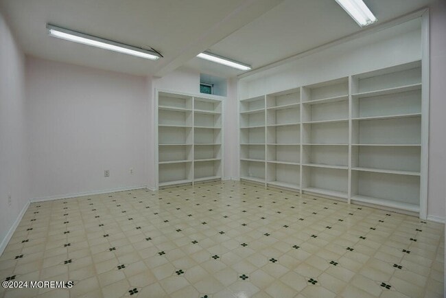 Building Photo - 6 Mulberry Ln