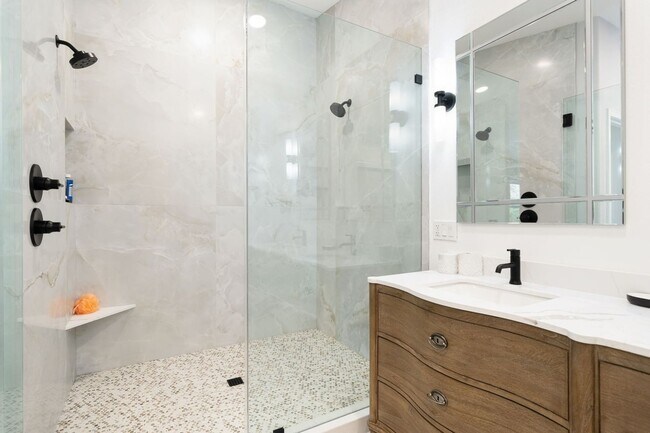 Building Photo - 74830 Waring Ct