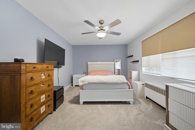 Building Photo - 10305 Montrose Ave