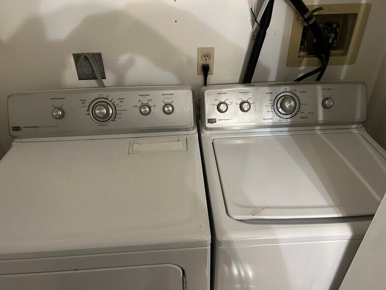 Building Photo - 15 Bourbon St