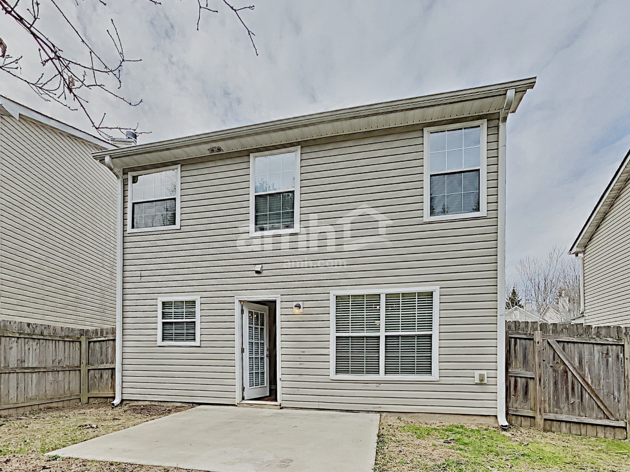 Building Photo - 118 Hidden Creek Dr