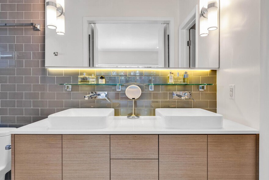 Building Photo - 420 NE 87th St