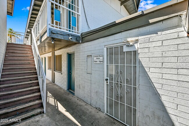 Building Photo - 3025 N 32nd St