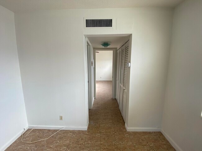 Building Photo - 209 Norwich I