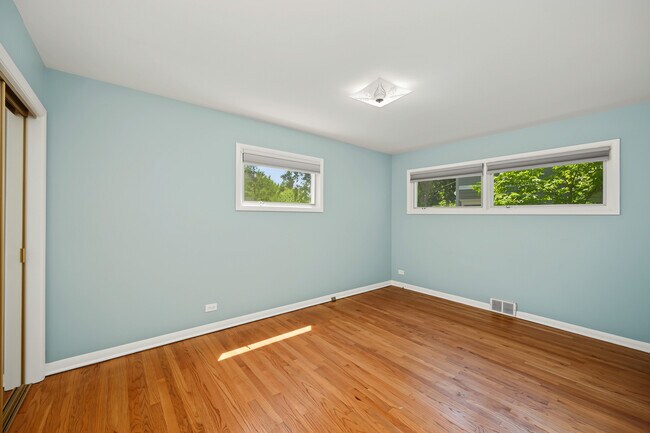 Building Photo - 673 N Park Blvd