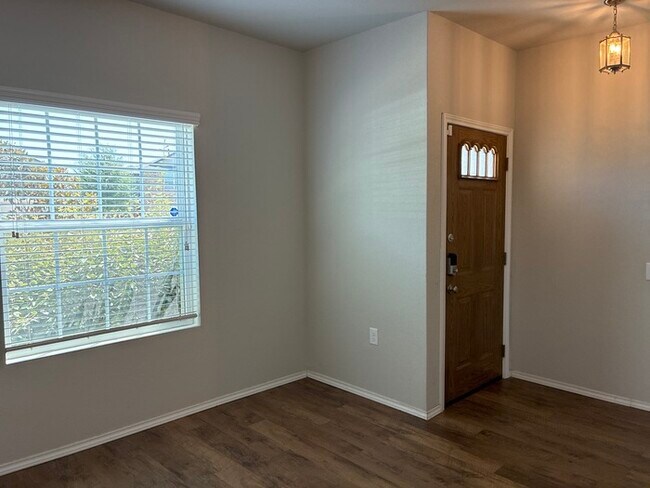 Building Photo - Charming 4 beds 2.5 baths in San Antonio!