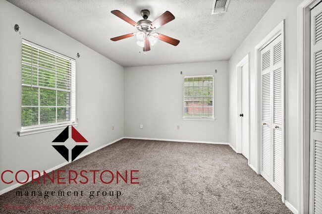 Building Photo - 4 Bed / 2 Bath | $2,000/mo | Move-in Ready