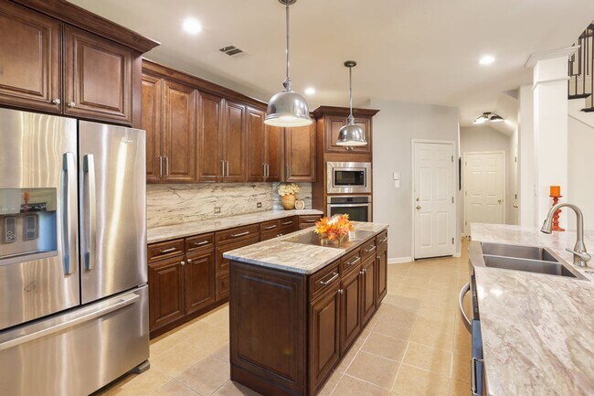 Building Photo - 4 Bedroom/3.5 Bath Rogers Ranch Subdivision