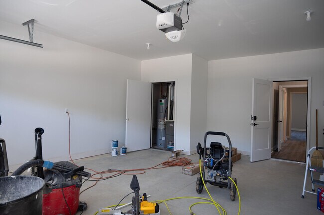 Building Photo - 8441 Oak Shade Cir