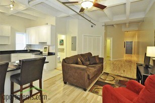Interior Photo - Gallery 3450