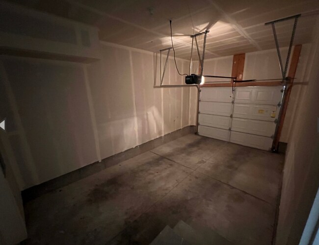 Building Photo - Lovely 3 bedroom, 3.5 bathroom townhome in Herriman!