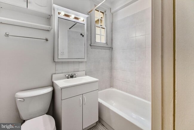 Building Photo - 3051 Idaho Ave NW