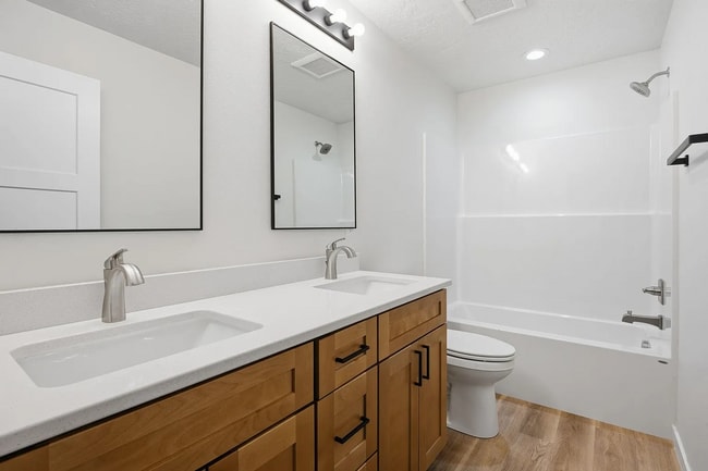 Building Photo - Stylish New Duplex with Scenic Surroundings