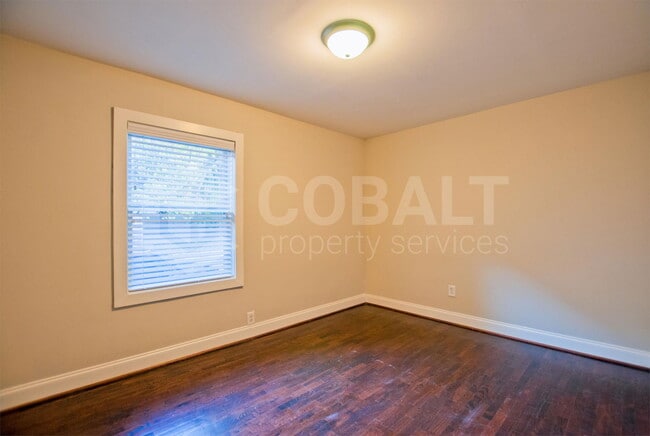 Building Photo - 626 Irwin St NE