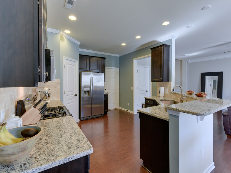 Building Photo - 5907 Carrollton Ln
